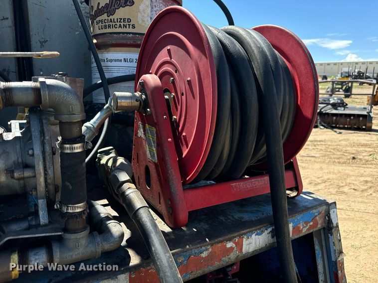 image for item LG9018 1995 Ford Aeromax L9000 fuel / lube truck