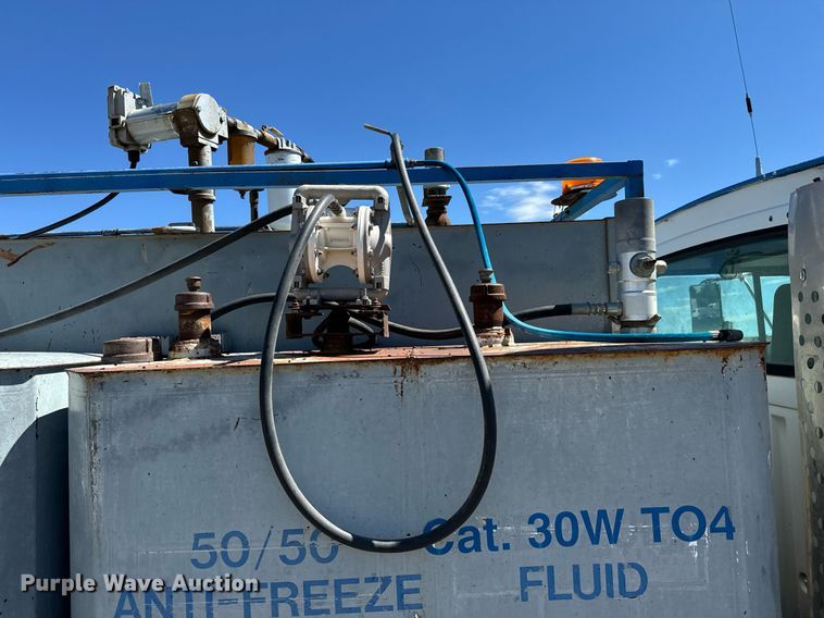 image for item LG9018 1995 Ford Aeromax L9000 fuel / lube truck