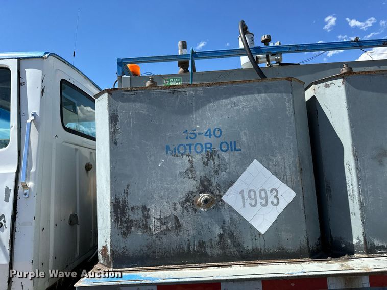 image for item LG9018 1995 Ford Aeromax L9000 fuel / lube truck