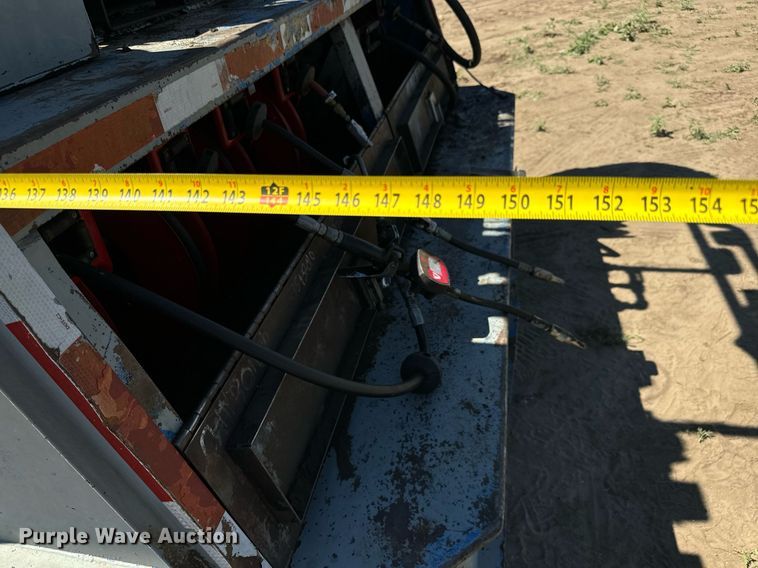 image for item LG9018 1995 Ford Aeromax L9000 fuel / lube truck