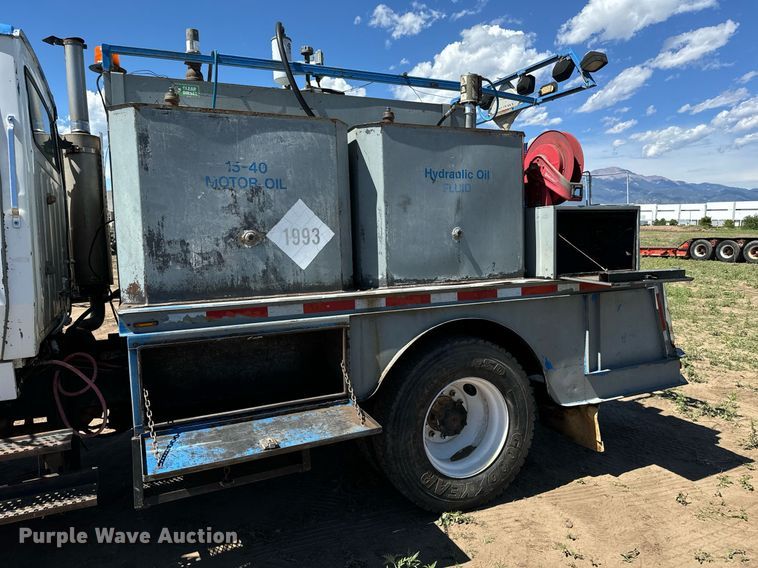 image for item LG9018 1995 Ford Aeromax L9000 fuel / lube truck