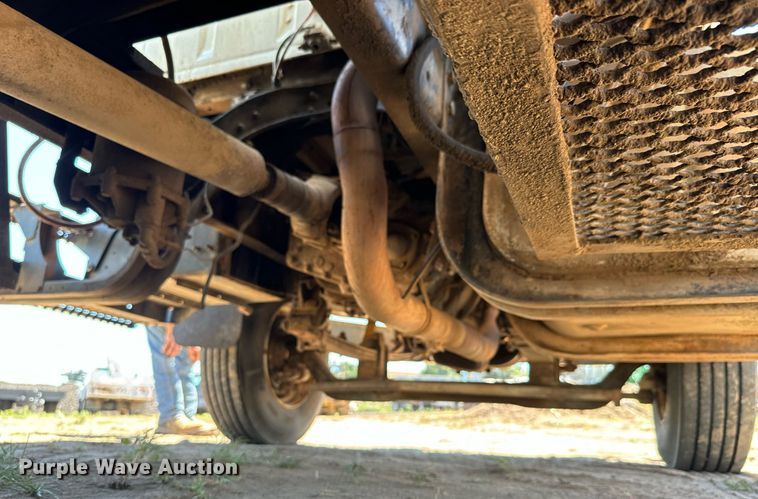 image for item LG9018 1995 Ford Aeromax L9000 fuel / lube truck