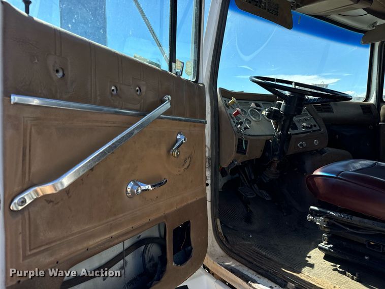 image for item LG9018 1995 Ford Aeromax L9000 fuel / lube truck