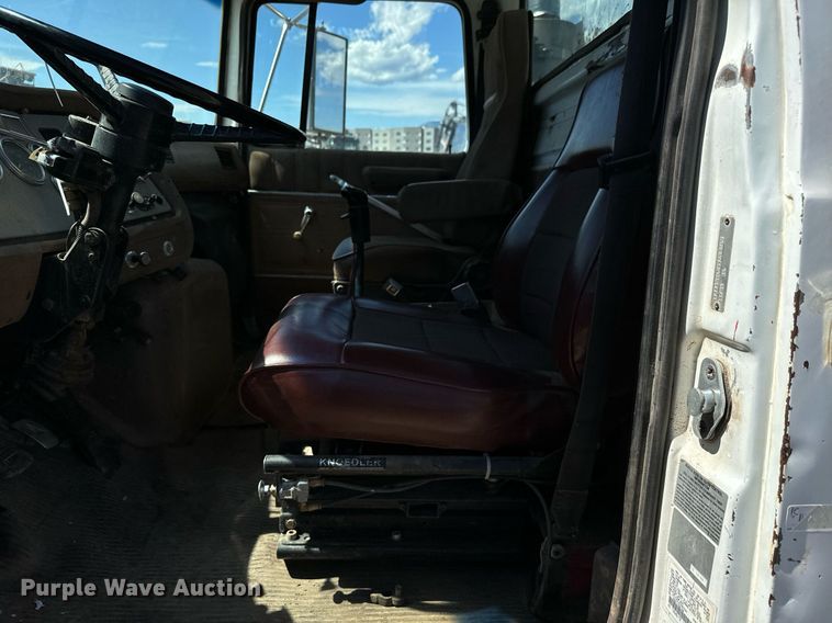 image for item LG9018 1995 Ford Aeromax L9000 fuel / lube truck