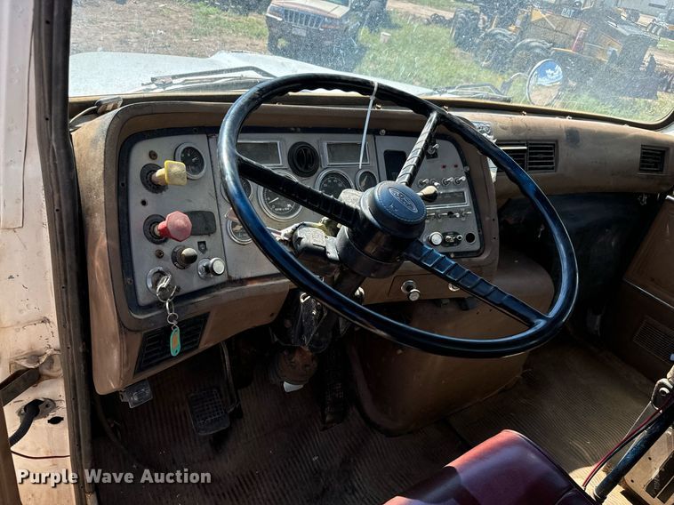 image for item LG9018 1995 Ford Aeromax L9000 fuel / lube truck