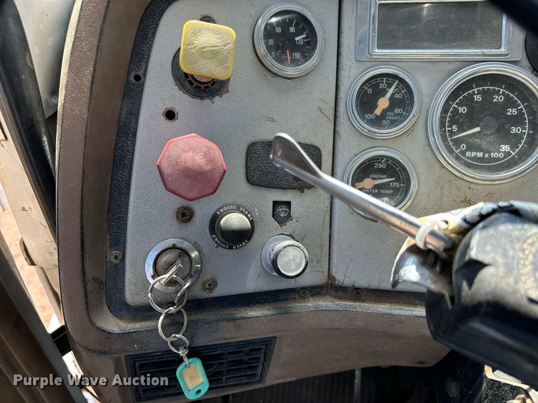 image for item LG9018 1995 Ford Aeromax L9000 fuel / lube truck