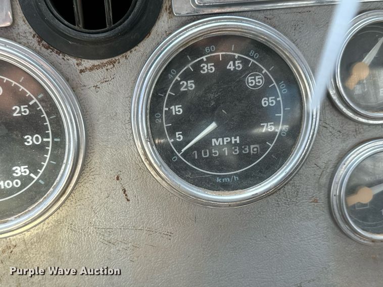 image for item LG9018 1995 Ford Aeromax L9000 fuel / lube truck