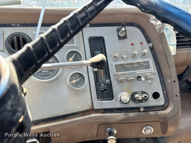 image for item LG9018 1995 Ford Aeromax L9000 fuel / lube truck