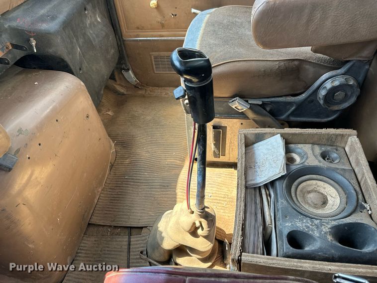 image for item LG9018 1995 Ford Aeromax L9000 fuel / lube truck