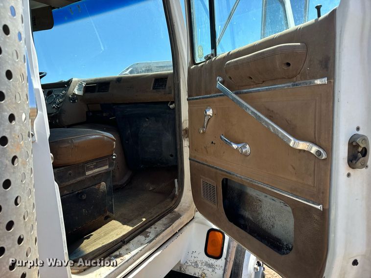 image for item LG9018 1995 Ford Aeromax L9000 fuel / lube truck