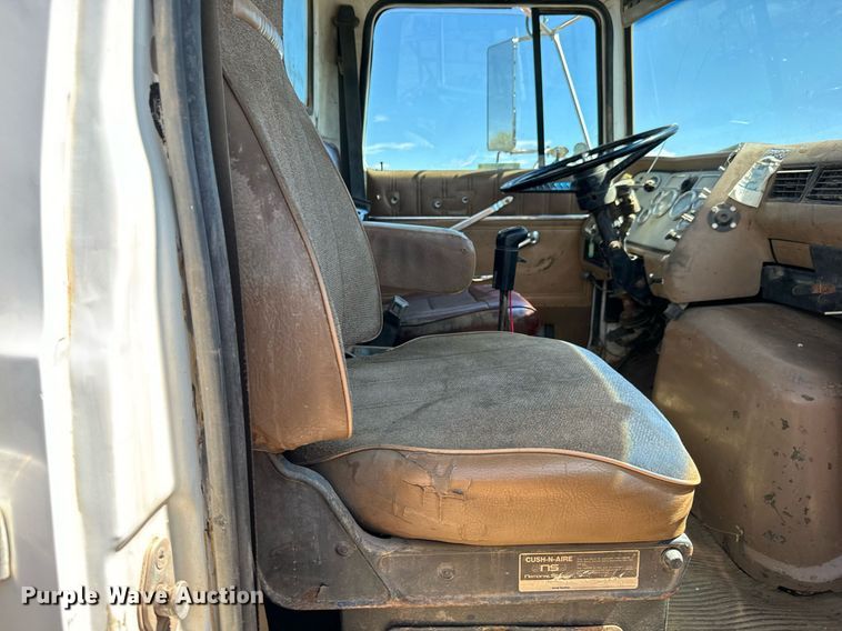 image for item LG9018 1995 Ford Aeromax L9000 fuel / lube truck