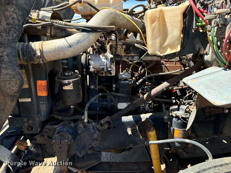 image for item LG9018 1995 Ford Aeromax L9000 fuel / lube truck