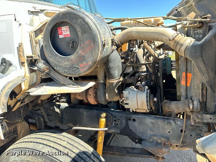 image for item LG9018 1995 Ford Aeromax L9000 fuel / lube truck