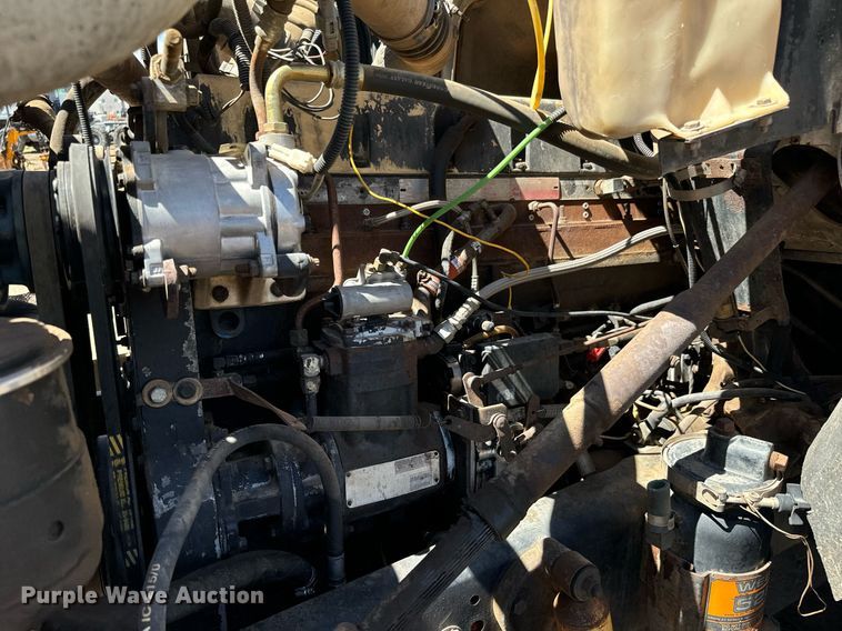 image for item LG9018 1995 Ford Aeromax L9000 fuel / lube truck