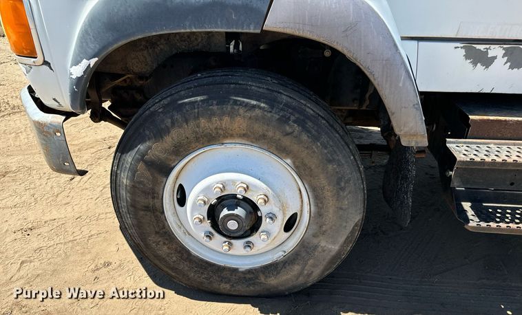 image for item LG9018 1995 Ford Aeromax L9000 fuel / lube truck