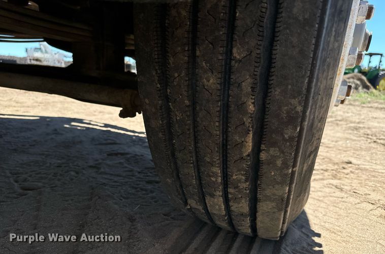 image for item LG9018 1995 Ford Aeromax L9000 fuel / lube truck