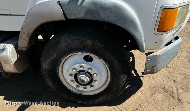 image for item LG9018 1995 Ford Aeromax L9000 fuel / lube truck