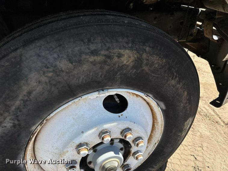 image for item LG9018 1995 Ford Aeromax L9000 fuel / lube truck