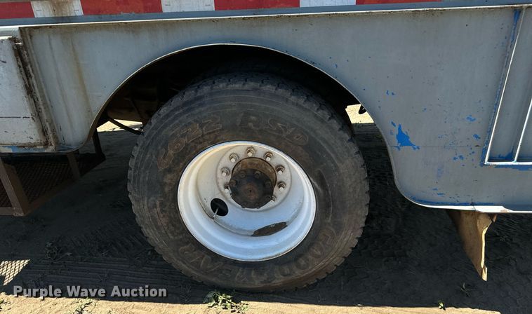 image for item LG9018 1995 Ford Aeromax L9000 fuel / lube truck