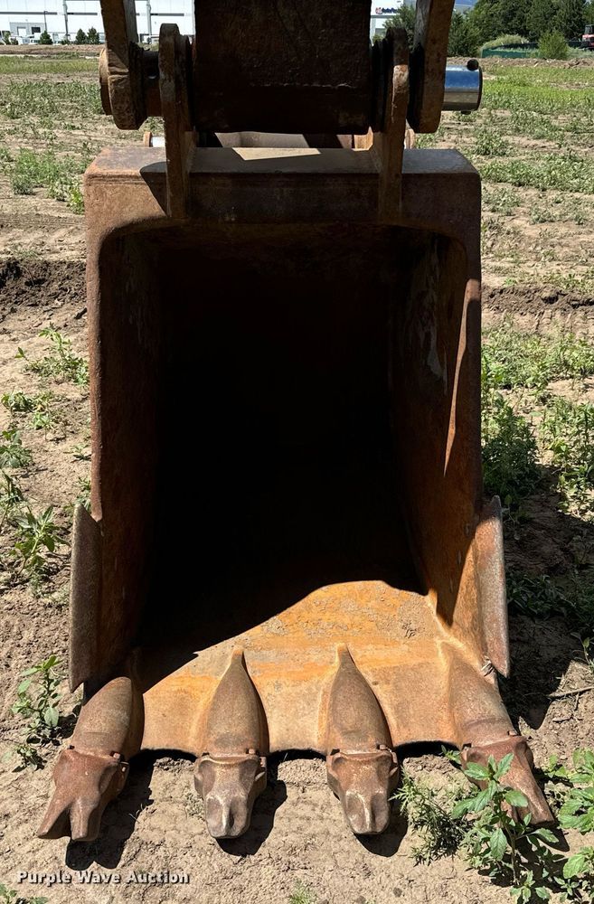 image for item LG9024 1997 Hitachi EX300LC-30 excavator