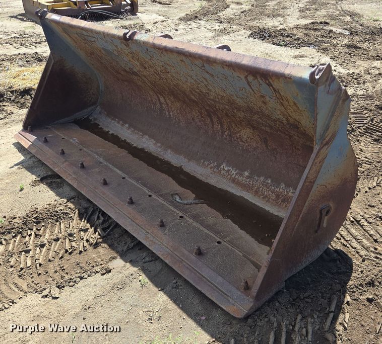 image for item LG9026 1996 Pemberton Hydro AX721.4 wheel loader bucket