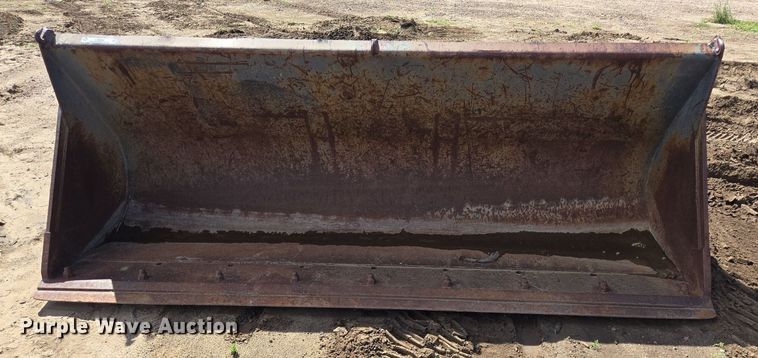 image for item LG9026 1996 Pemberton Hydro AX721.4 wheel loader bucket