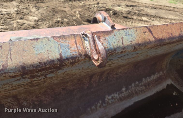 image for item LG9026 1996 Pemberton Hydro AX721.4 wheel loader bucket