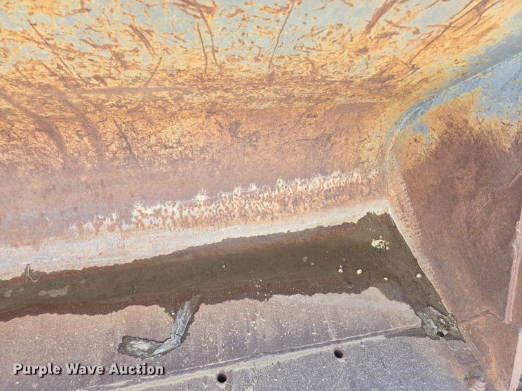 image for item LG9026 1996 Pemberton Hydro AX721.4 wheel loader bucket