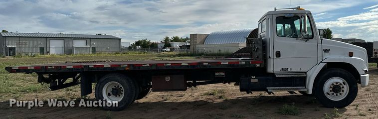 image for item LG9029 2001 Freightliner  FL70 dump flatbed truck