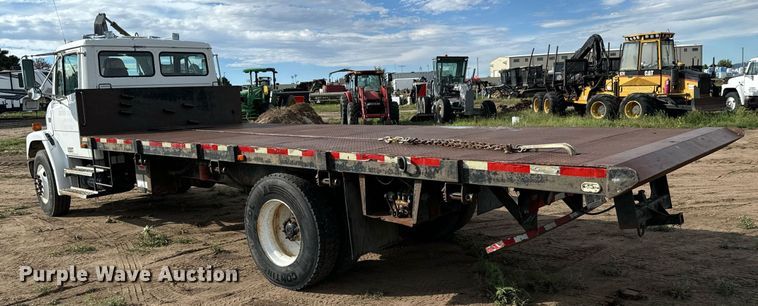image for item LG9029 2001 Freightliner  FL70 dump flatbed truck
