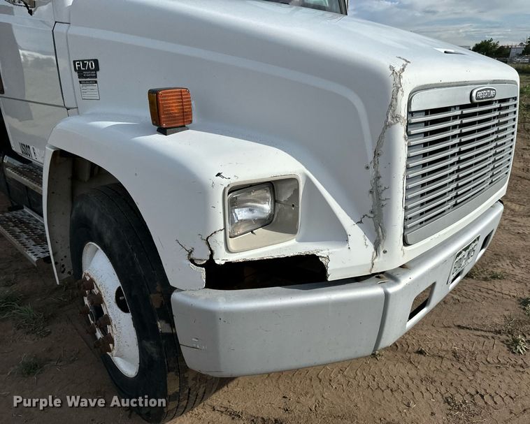 image for item LG9029 2001 Freightliner  FL70 dump flatbed truck