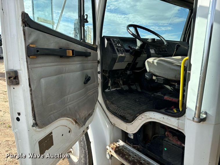 image for item LG9029 2001 Freightliner  FL70 dump flatbed truck