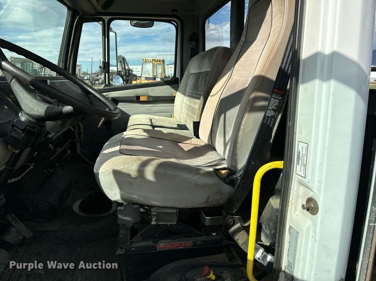 image for item LG9029 2001 Freightliner  FL70 dump flatbed truck