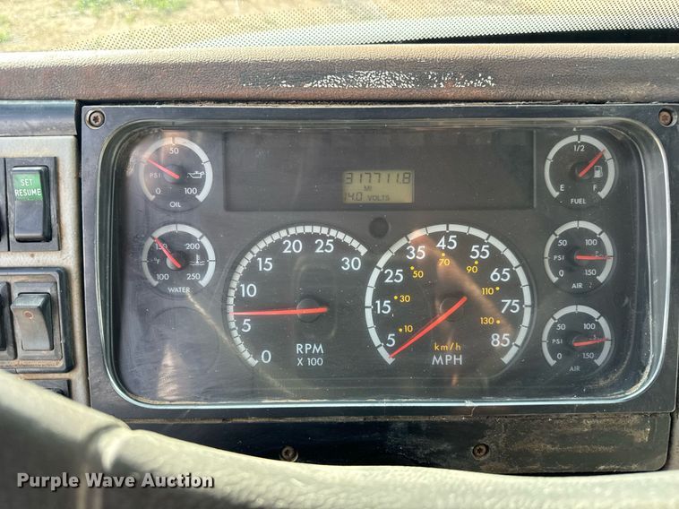 image for item LG9029 2001 Freightliner  FL70 dump flatbed truck