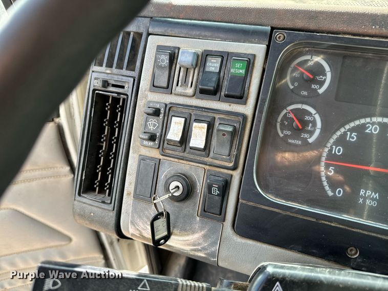 image for item LG9029 2001 Freightliner  FL70 dump flatbed truck