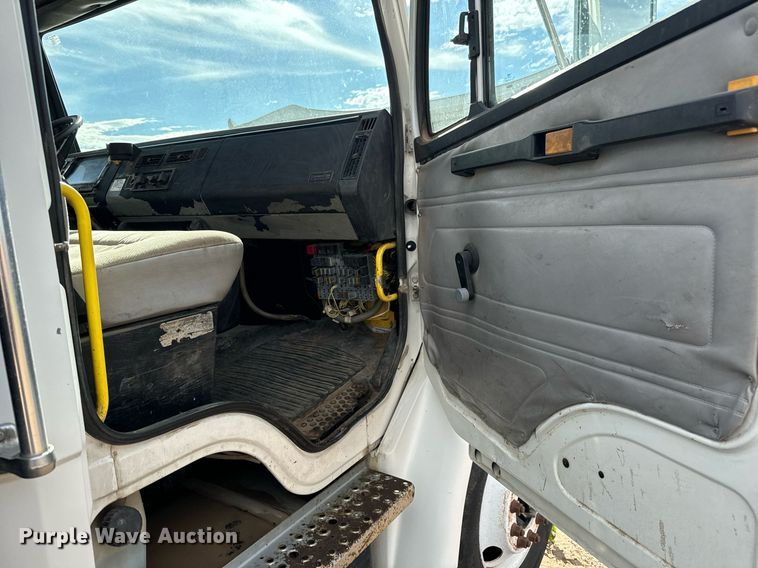 image for item LG9029 2001 Freightliner  FL70 dump flatbed truck