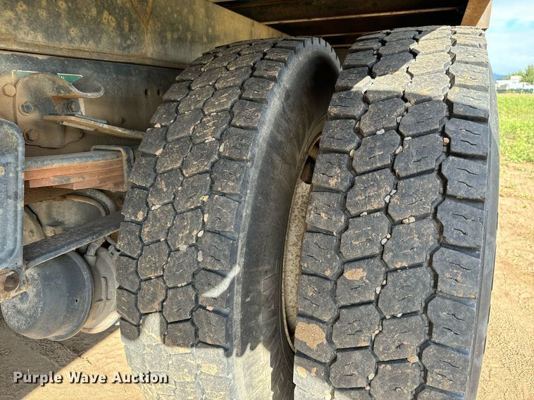 image for item LG9029 2001 Freightliner  FL70 dump flatbed truck