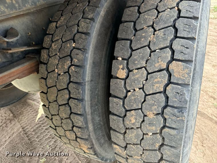 image for item LG9029 2001 Freightliner  FL70 dump flatbed truck