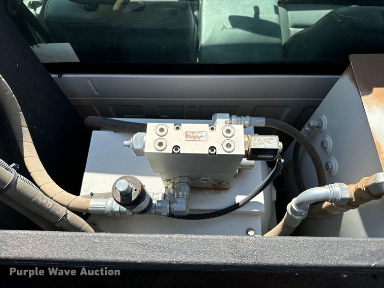 image for item MV9052 2015 Ford F550 Super Duty XL utility / service truck