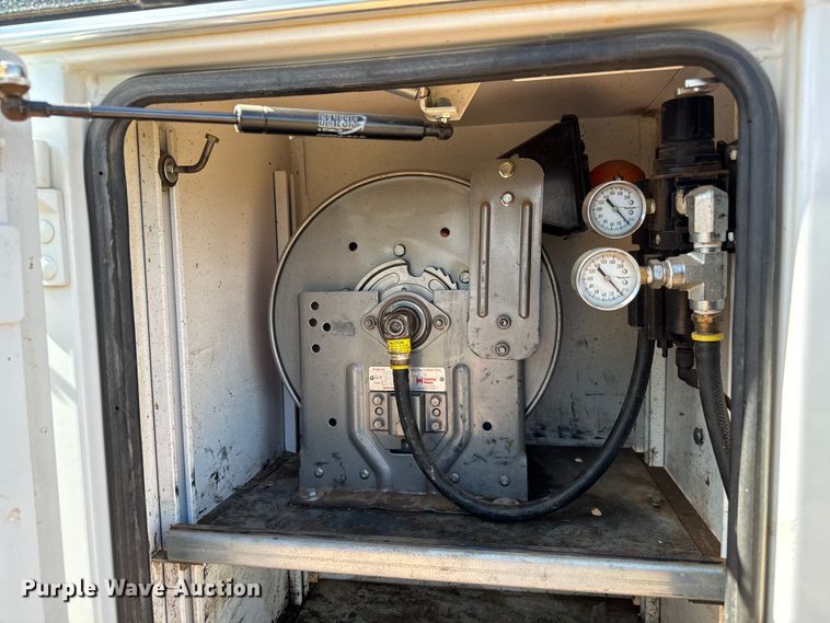 image for item MV9052 2015 Ford F550 Super Duty XL utility / service truck