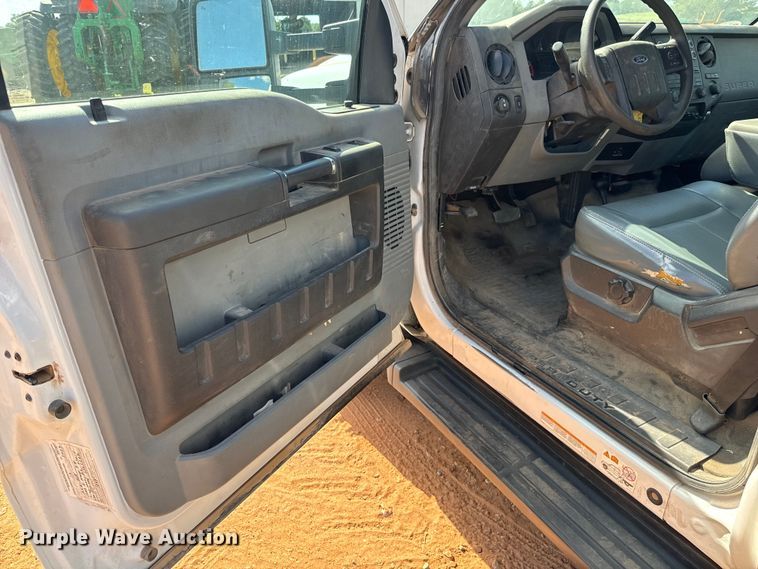 image for item MV9052 2015 Ford F550 Super Duty XL utility / service truck