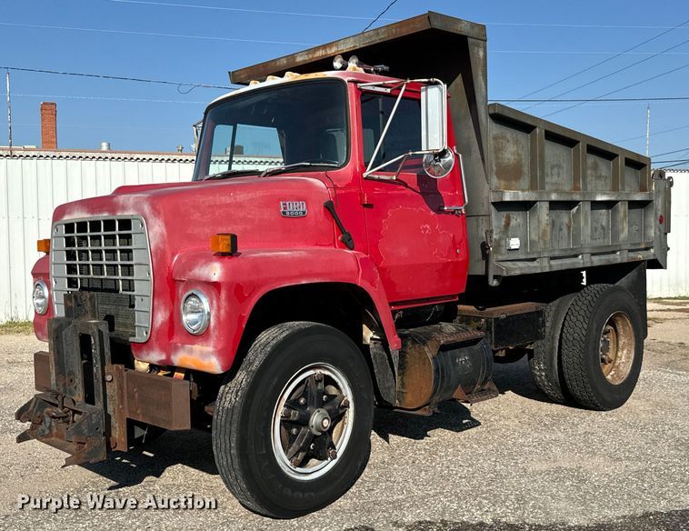 image for item MV9126 1984 Ford 9000 dump truck