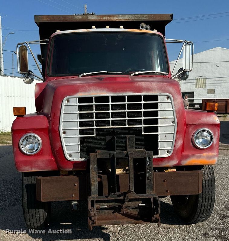 image for item MV9126 1984 Ford 9000 dump truck