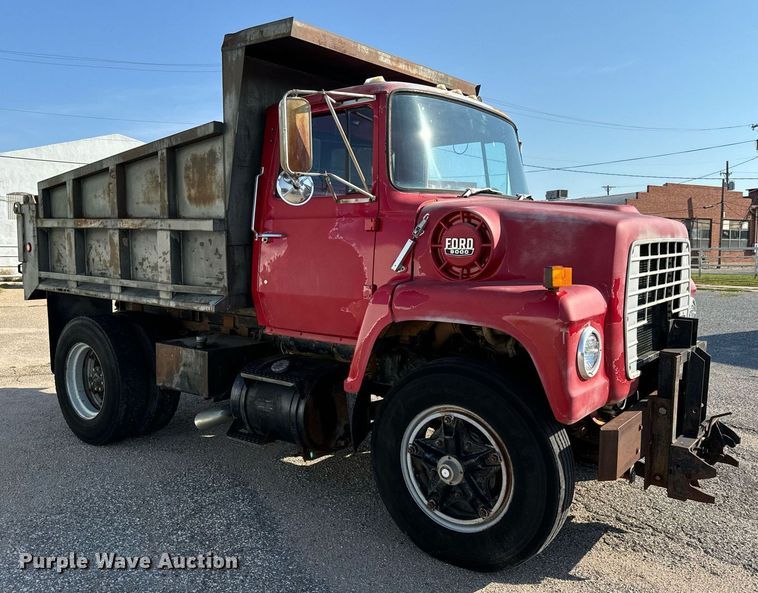 image for item MV9126 1984 Ford 9000 dump truck