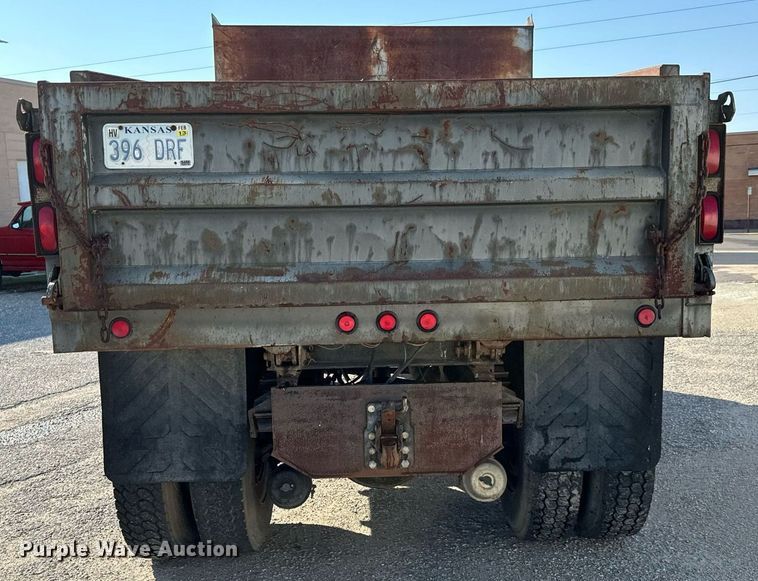 image for item MV9126 1984 Ford 9000 dump truck