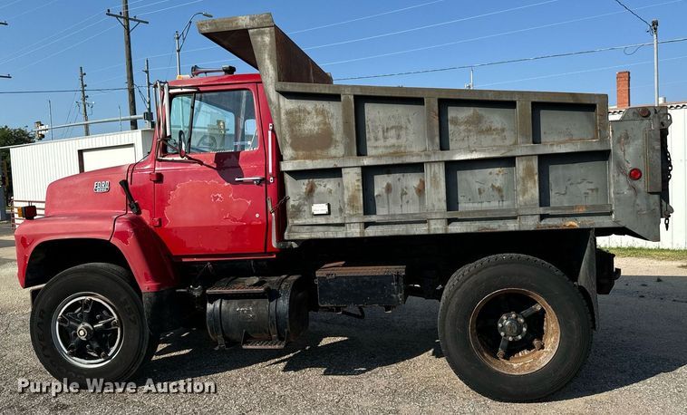 image for item MV9126 1984 Ford 9000 dump truck