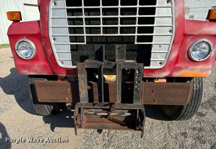 image for item MV9126 1984 Ford 9000 dump truck