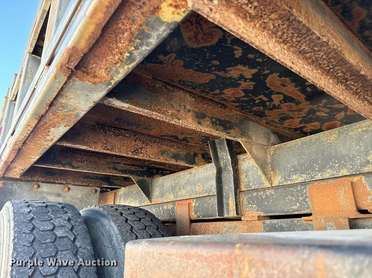 image for item MV9126 1984 Ford 9000 dump truck