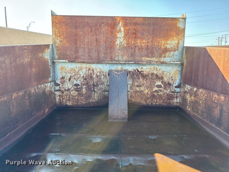 image for item MV9126 1984 Ford 9000 dump truck