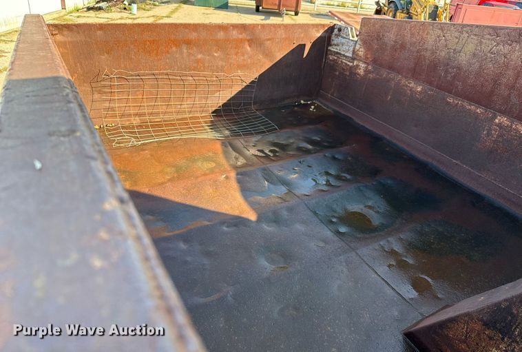 image for item MV9126 1984 Ford 9000 dump truck